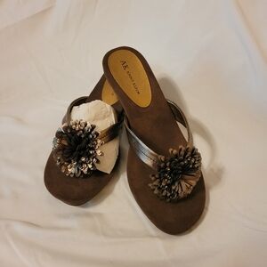 Slip on between the toe flip flops with small wedge never been worn